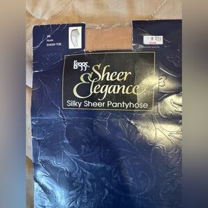 Leggs Sheer Elegance Silky Sheer Control Top Pantyhose Sz AB  Nude Sheer Toe